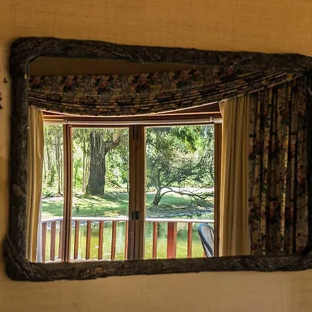 The Lake House Apartment